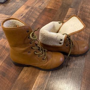 Brown boots with fur lining size 7.5